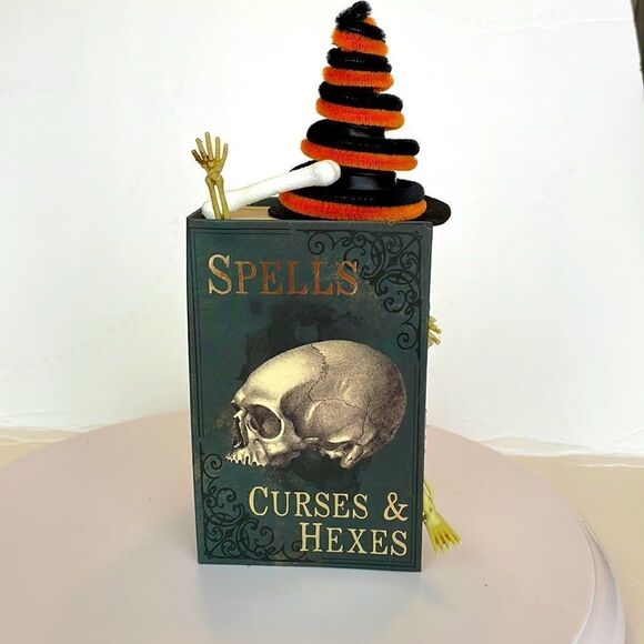 2/$20 SPOOKY HALLOWEEN SPELLS BOOK - Picture 1 of 6